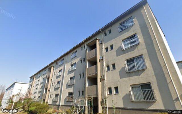 竹山団地3214号棟の外観（Googleストリートビュー）