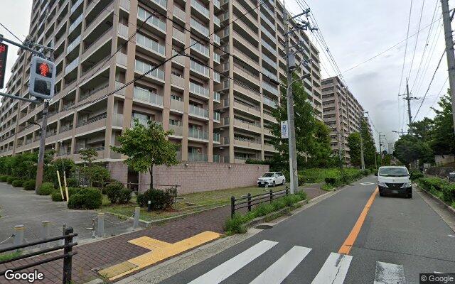 東豊中クラスヒルズブライトヒルの外観（Googleストリートビュー）