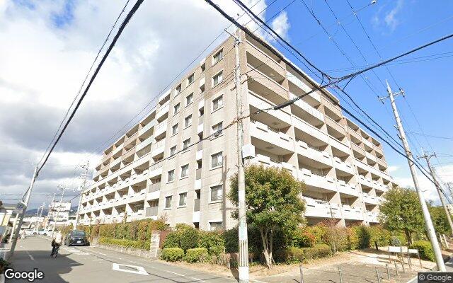 プラウド高槻の外観（Googleストリートビュー）