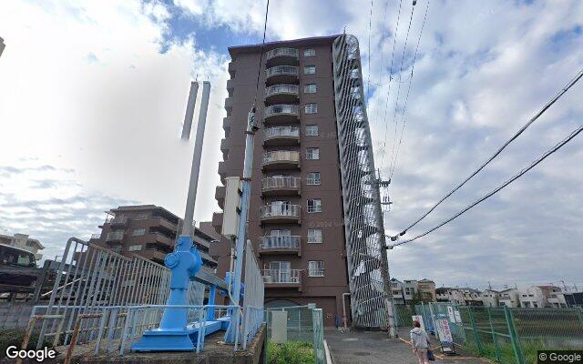 狭山レークハイツ2号棟の外観（Googleストリートビュー）
