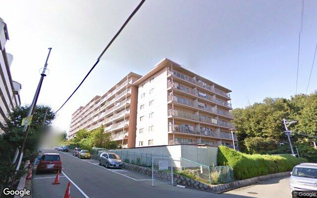 北摂マンションの外観（Googleストリートビュー）