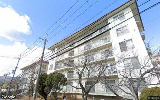 東生駒ガーデンハイツH棟の外観（Googleストリートビュー）