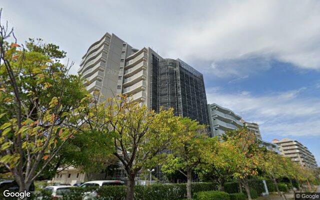 西福岡マリナタウンイーストコート2号棟の外観（Googleストリートビュー）