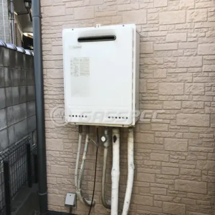 施工前の給湯器