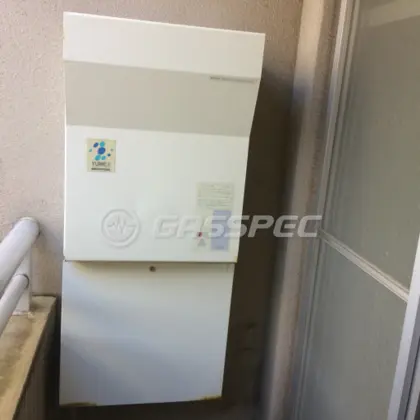 施工前の給湯器（OURB-2400D）