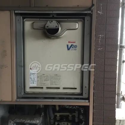 施工前の給湯器（RUF-V2000SAA-1）