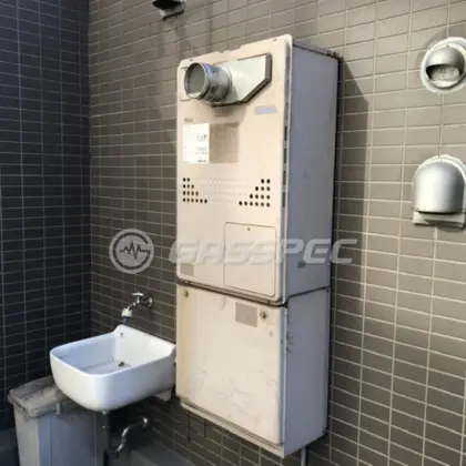 施工前の暖房熱源機（GTH-C2436AWH3H-T）