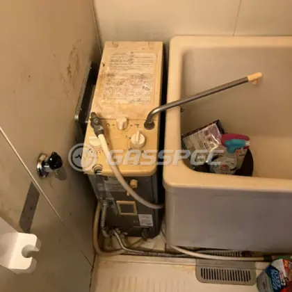 施工前の給湯器（SR-S）