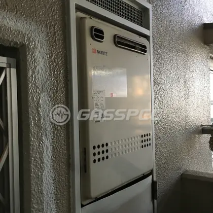 施工前の給湯器
