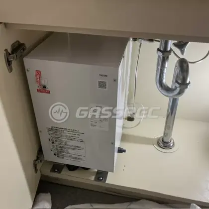 施工後の電気温水器（TOTO REM12A）
