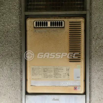 施工前の給湯器