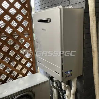 施工後の給湯器（パロマ FH-2423SAW）