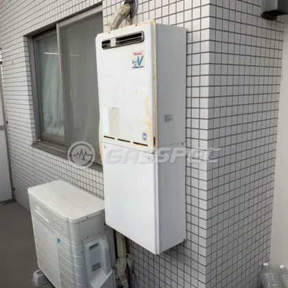 施工前の給湯器（RUF-V2401SAW）