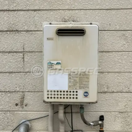 施工前の給湯器