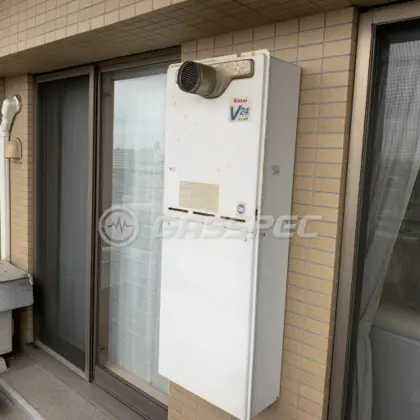 施工前の給湯器（RUF-V2400SAT-1）