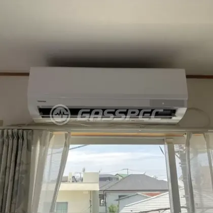 施工後のエアコン（東芝 RAS-3615TL-W）