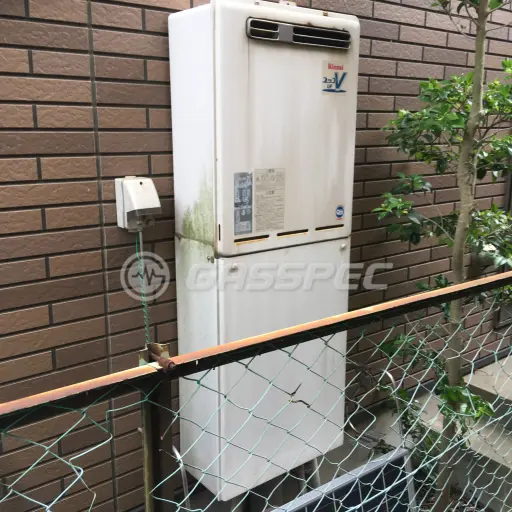交換前の給湯器（リンナイ RUF-V2401SAW）