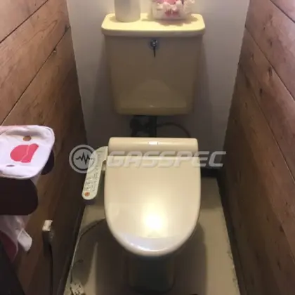 施工前の便座（TCF6421）