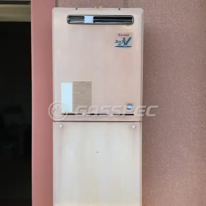施工前の給湯器（RUF-V2405AW）