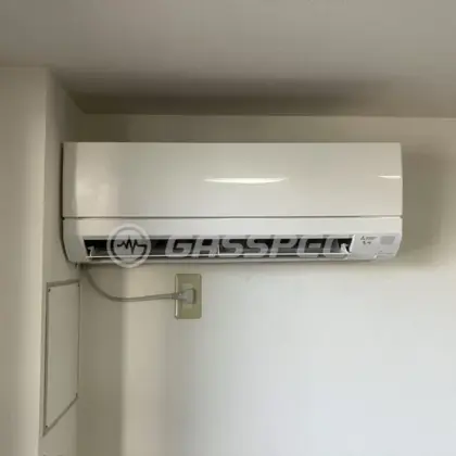 施工後のエアコン（三菱 MSZ-GV2825-W）