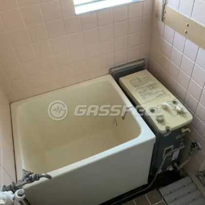 施工前の給湯器（SR-80SN）