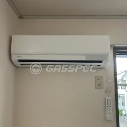 施工後のエアコン（東芝 RAS-2815TL(W)）