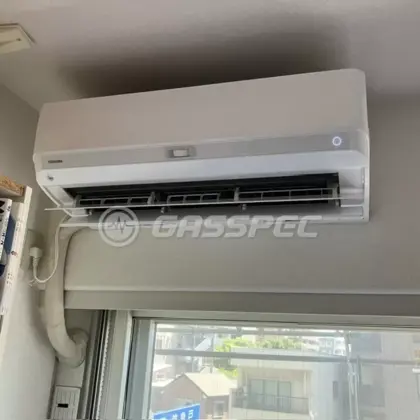 施工後のエアコン（東芝 RAS-U401DX(W)）