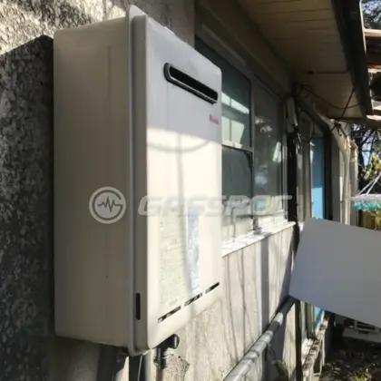 施工前の給湯器（RUX-A2010W-E）