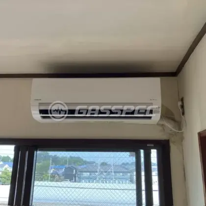 施工後のエアコン（日立 RAS-AJ2825S(W)）