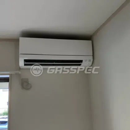 施工後のエアコン（三菱 MSZ-GV4025S-W）