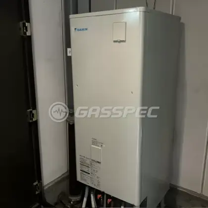 施工後のエコキュート（ダイキン EQA37YFVE）