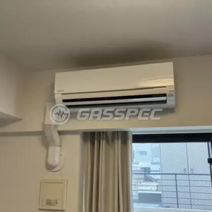 施工後のエアコン（日立 RAS-AJ4025D(W)）