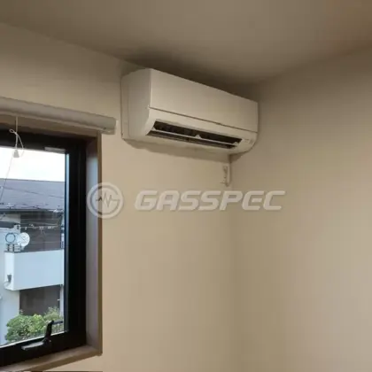 施工後のエアコン（三菱 MSZ-GV2225-W）