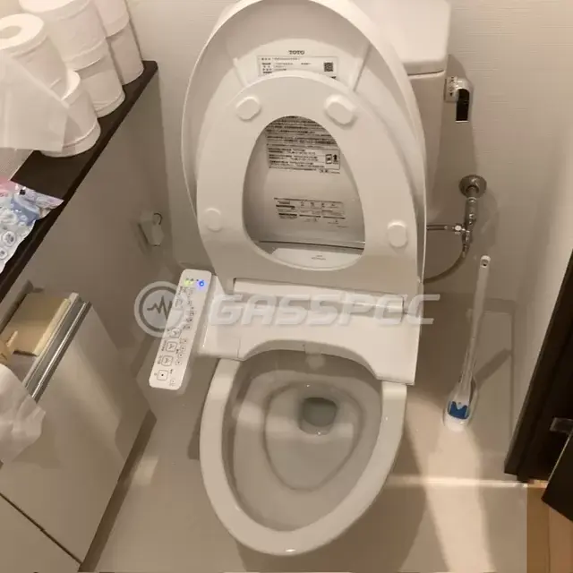 交換後の便座（TOTO TCF6624#NW1）
