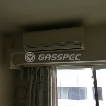 施工前のエアコン（RAS-4018D(W)）