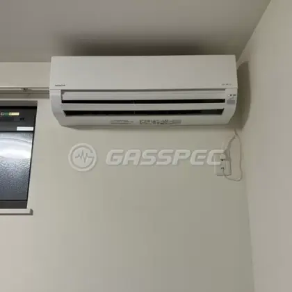 施工後のエアコン（日立 RAS-AJ2525S(W)）
