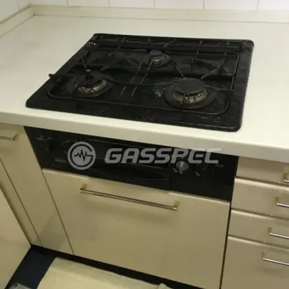 施工前のビルトインガスコンロ（DG3068NR）