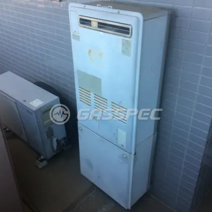 施工前の暖房熱源機（RUFH-2402AW）