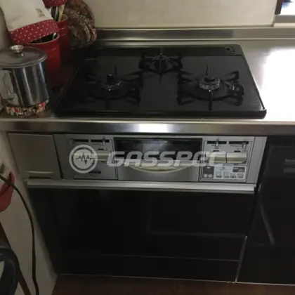 施工前のビルトインガスコンロ（DW３２D8JTR）