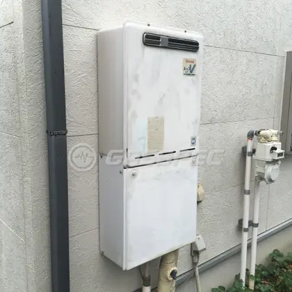施工前の給湯器
