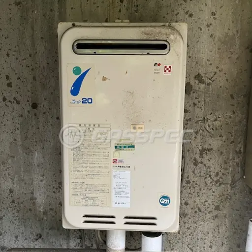 交換前の給湯器（ハーマン YS2037R(B)）