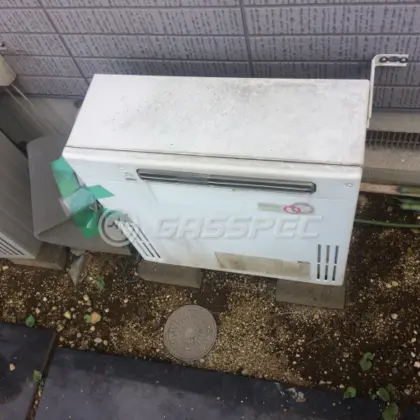 施工前の給湯器