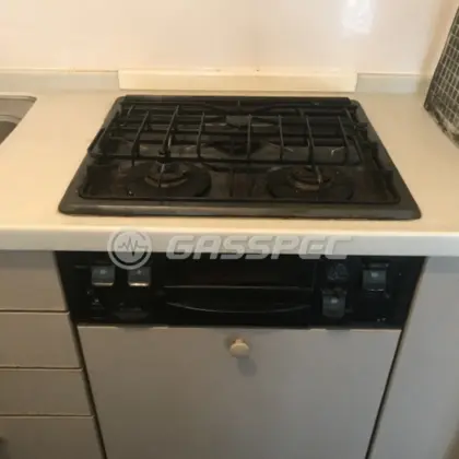 施工前のビルトインガスコンロ（DW3245NR）
