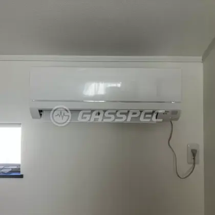 施工後のエアコン（三菱 MSZ-GV2225-W）