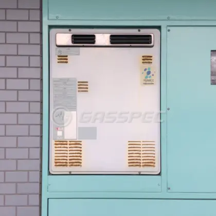 施工前の給湯器（OURB-2000DA）