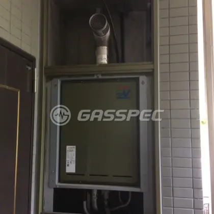 施工前の給湯器（RUF-V2000SAU-1）