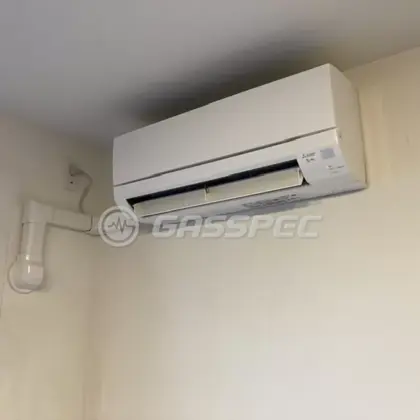 施工後のエアコン（三菱 MSZ-GV5625S-W）