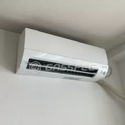 施工後のエアコン（三菱 MSZ-AXV4025S-W）