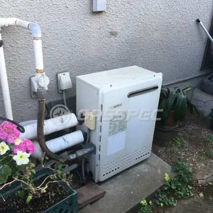 施工前の給湯器