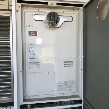 施工前の給湯器（RUFH-V2403SAT2-6）